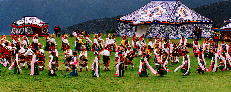 藏族的传统节日有雪顿节、祈祷节、跳神节等