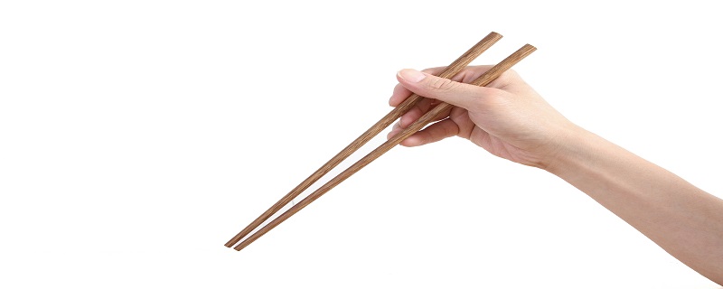 古代汉灶中发现筷子的浮雕，精致程度和现代的筷子相媲美