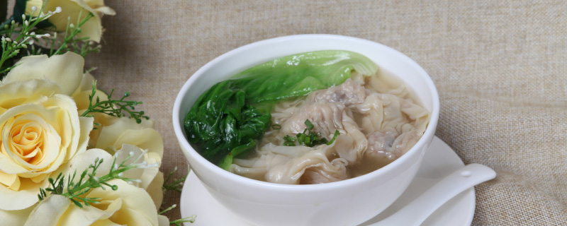 云吞是广东，广西一带的特色美食小吃，与北方云吞产生差异