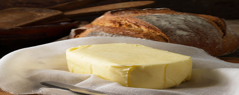 黄油和植物黄油在制作原料、营养价值、口感和熔点都有不同