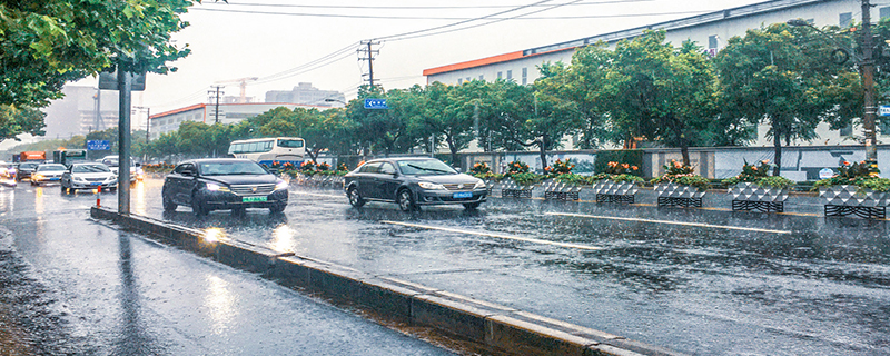 什么是暴雨？