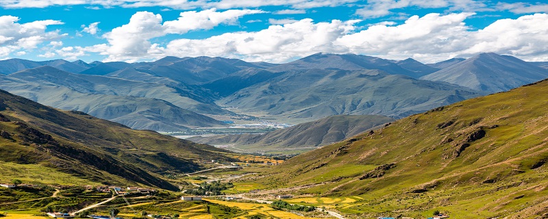 西藏位于青藏高原之上，简称为“藏”