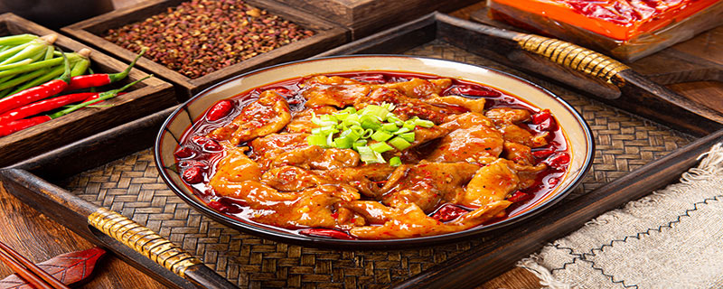 水煮肉片是属于川菜中的一道家常菜，肉质鲜嫩，味道十分麻辣