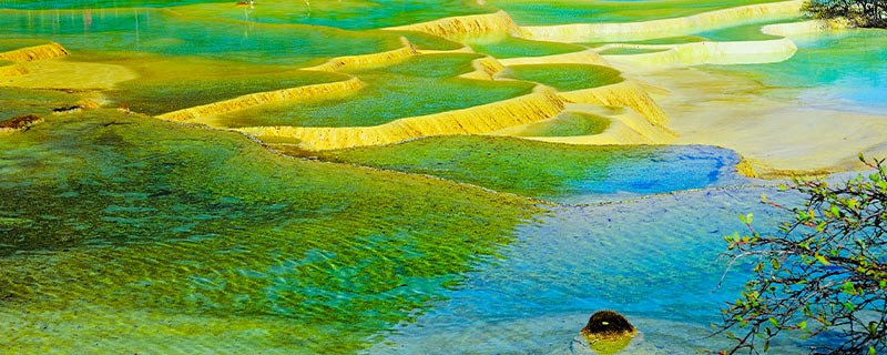 中国唯一保护完好的一个高原湿地，跟九寨沟相距一百千米