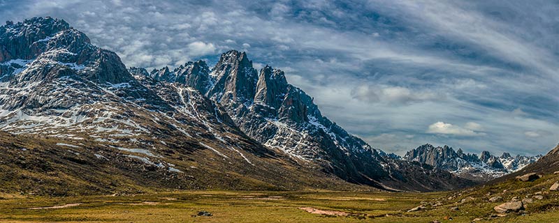 世界上最高的高原，被称为“世界屋脊”，是中华文明的发祥地之一