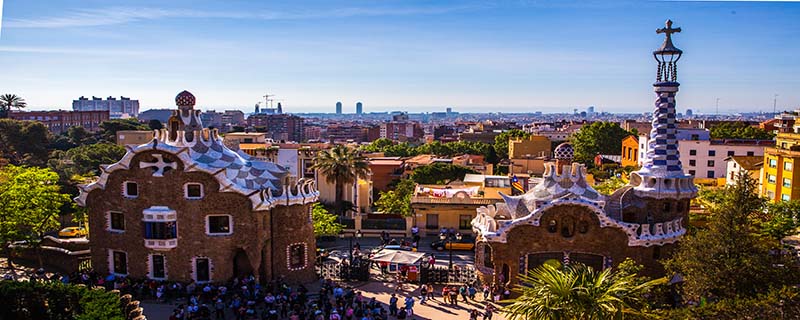 巴塞罗那是西班牙的第二大城市，拥有地中海沿岸最大的港口