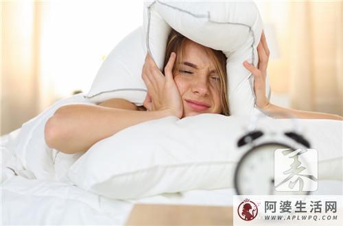 女生睡眠浅是什么原因？