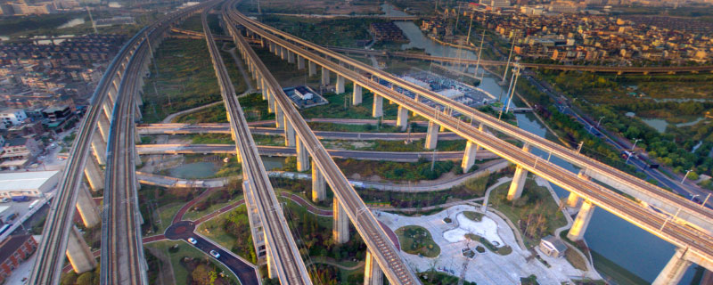 中国南北方交通大动脉之一：京港澳高速，长度2285公里