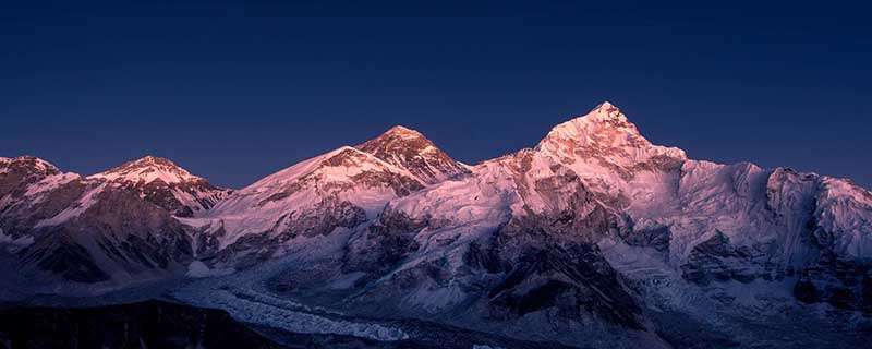 世界上最高的一座山峰，海拔8848.86米